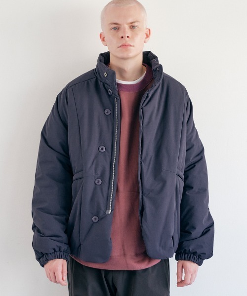 rehacer(レアセル)の「rehacer : Slack Padding Jacket / スラック パディング ジャケット(ブルゾン・メンズ・ネイビー/ブラック・LARGE/MEDIUM/SMALL)」の2枚目の写真