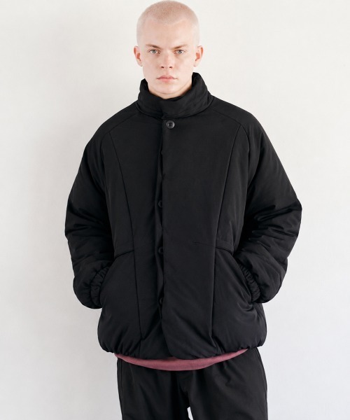 rehacer(レアセル)の「rehacer : Slack Padding Jacket / スラック パディング ジャケット(ブルゾン・メンズ・ネイビー/ブラック・LARGE/MEDIUM/SMALL)」の1枚目の写真