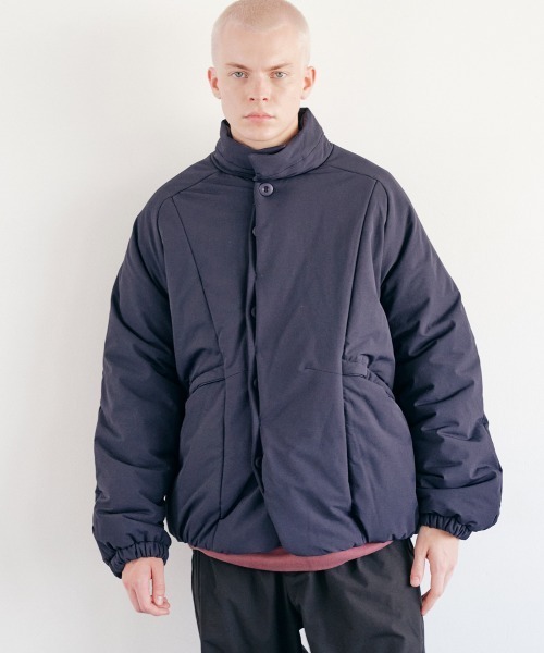 rehacer(レアセル)の「rehacer : Slack Padding Jacket / スラック パディング ジャケット(ブルゾン・メンズ・ネイビー/ブラック・LARGE/MEDIUM/SMALL)」の4枚目の写真