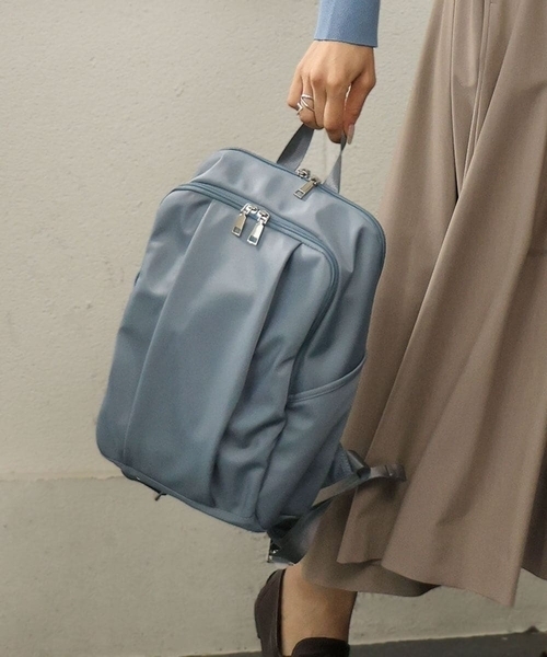 MK MICHEL KLEIN（エムケーミッシェルクラン）の「[15L/撥水/A4収納可]フロントタックデザインコンパクトリュック（バックパック/リュック・レディース・グレー/ダークインディゴブルー/ブラック・00）」の3枚目の写真