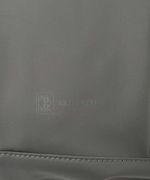 MK MICHEL KLEIN（エムケーミッシェルクラン）の「[15L/撥水/A4収納可]フロントタックデザインコンパクトリュック（バックパック/リュック・レディース・グレー/ダークインディゴブルー/ブラック・00）」の21枚目の写真