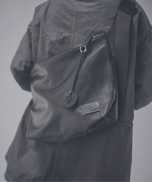 ADAM PATEK（アダムパテック）の「ADAMPATEK/w/r leather medium shoulder bag/撥水レザーミディアムショルダーバッグ（ショルダーバッグ・メンズ・ブラック・FREE）」の15枚目の写真