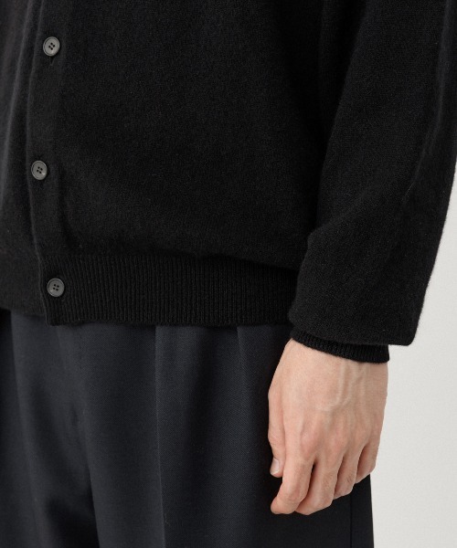 ADAM ET ROPE'（アダムエロペ）の「12GGカシミヤニットカーディガン（カーディガン/ボレロ・メンズ・ブラック・M/L）」の12枚目の写真