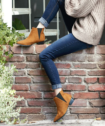 KOBE LETTUCE（コウベレタス）の「ポインテッドトゥフラットヒールサイドゴアブーツ（ブーツ）」