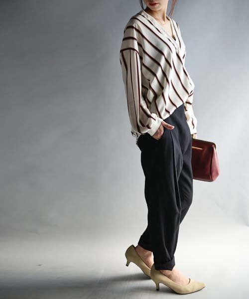 antiqua（アンティカ）の「レトロストライプ柄バックVノーカーラーシャツ（シャツ/ブラウス・レディース・ホワイト系その他/ピンク系その他・M）」の3枚目の写真