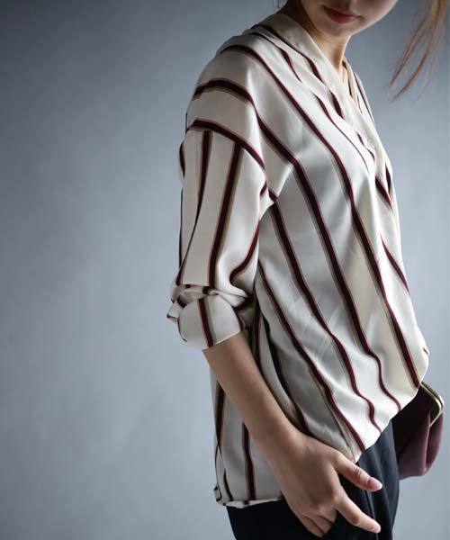 antiqua（アンティカ）の「レトロストライプ柄バックVノーカーラーシャツ（シャツ/ブラウス・レディース・ホワイト系その他/ピンク系その他・M）」の5枚目の写真