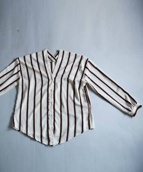 antiqua（アンティカ）の「レトロストライプ柄バックVノーカーラーシャツ（シャツ/ブラウス・レディース・ホワイト系その他/ピンク系その他・M）」の10枚目の写真
