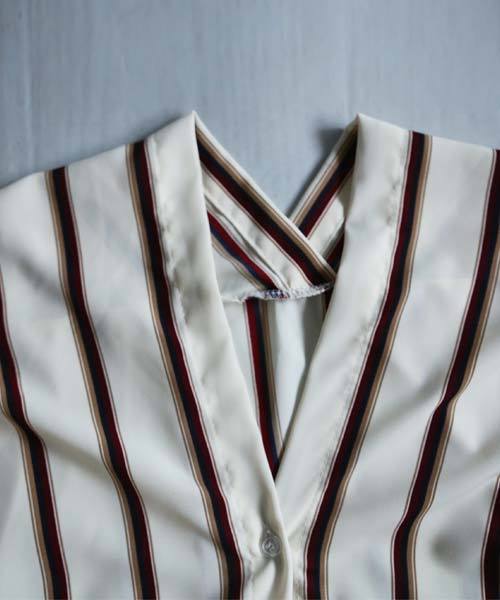 antiqua（アンティカ）の「レトロストライプ柄バックVノーカーラーシャツ（シャツ/ブラウス・レディース・ホワイト系その他/ピンク系その他・M）」の11枚目の写真