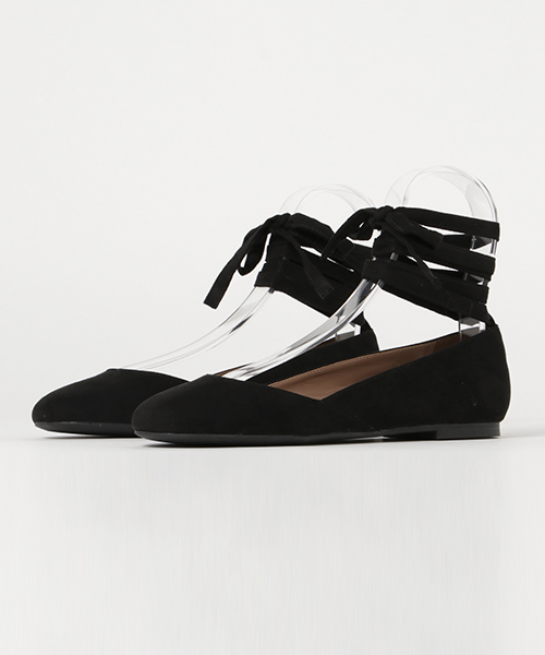 CHARLES & KEITH（チャールズ & キース）の「レースアップバレリーナパンプス / LACE-UP BALLERINA PUMPS（バレエシューズ・レディース・ピンク/ブラック・24cm/23cm/25cm/25.5cm/24.5cm/23.5cm）」の2枚目の写真