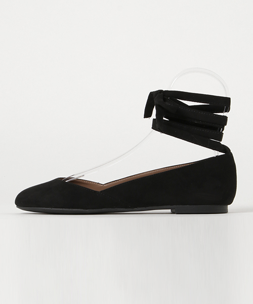 CHARLES & KEITH（チャールズ & キース）の「レースアップバレリーナパンプス / LACE-UP BALLERINA PUMPS（バレエシューズ・レディース・ピンク/ブラック・24cm/23cm/25cm/25.5cm/24.5cm/23.5cm）」の3枚目の写真