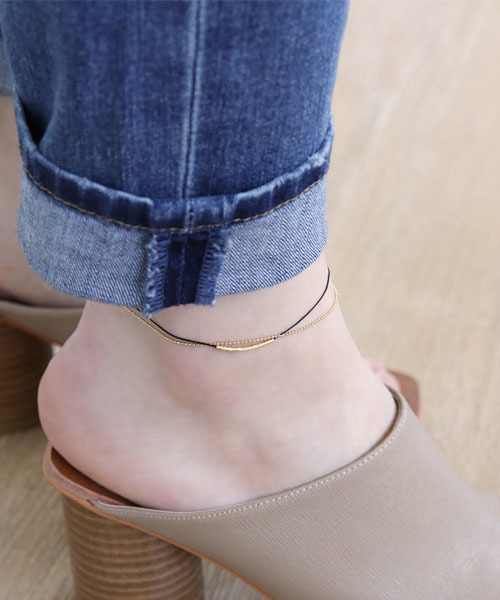 colleca la（コレカラ）の「ねじりパイプ・2連アンクレット（アンクレット・レディース・ベージュ/ブラック・FREE）」の10枚目の写真