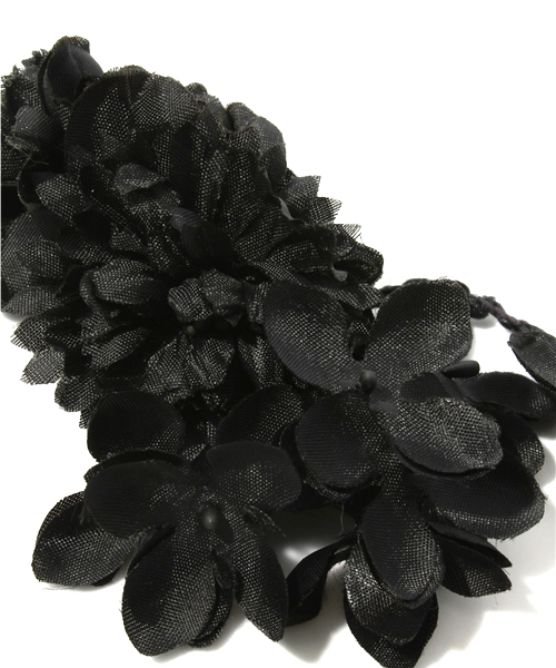 黒いあじさいのイヤーカフ＊（イヤーカフ）｜m.soeur（エムスール）