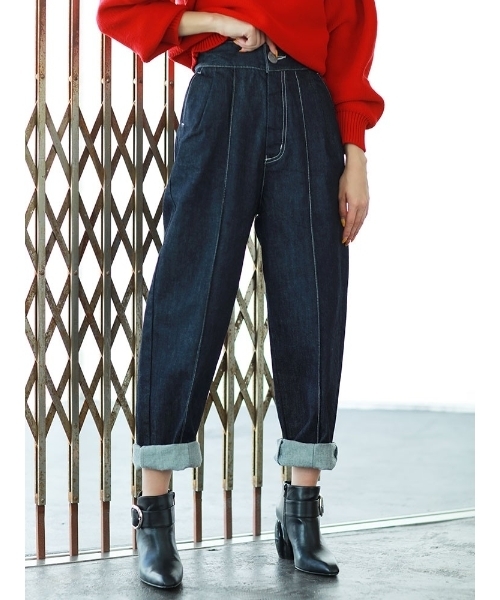 MURUA(ムルーア)の「ワイドテーパードDENIM パンツ(デニムパンツ・レディース・ブラック/インディゴブルー・1/2)」の2枚目の写真