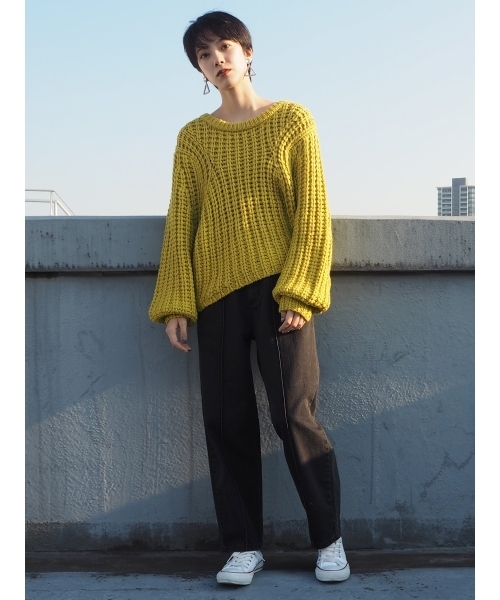 MURUA(ムルーア)の「ワイドテーパードDENIM パンツ(デニムパンツ・レディース・ブラック/インディゴブルー・1/2)」の6枚目の写真