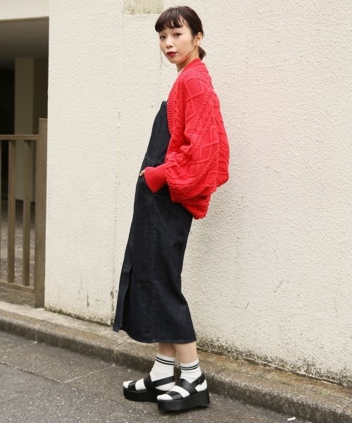 LOWRYS FARM(ローリーズファーム)の「ケーブルモモンガカーディガン 784369(カーディガン/ボレロ・レディース・ブラック/ブラウン/レッド/アイボリー・FREE)」の12枚目の写真