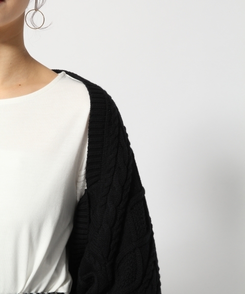 LOWRYS FARM(ローリーズファーム)の「ケーブルモモンガカーディガン 784369(カーディガン/ボレロ・レディース・ブラック/ブラウン/レッド/アイボリー・FREE)」の11枚目の写真