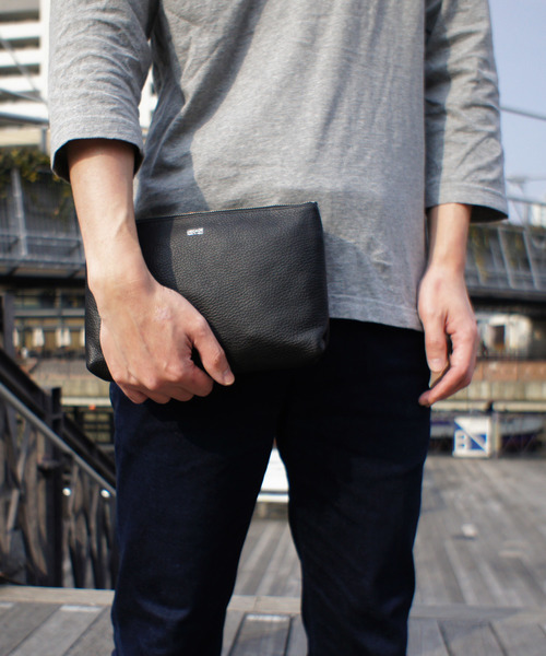 DECADE(ディケイド)の「シュリンクカウレザー・ポーチショルダーDECADE(No-01053) Shrink Cow Leather Pouch Shoulder(ショルダーバッグ)」|ブラック×ブラック