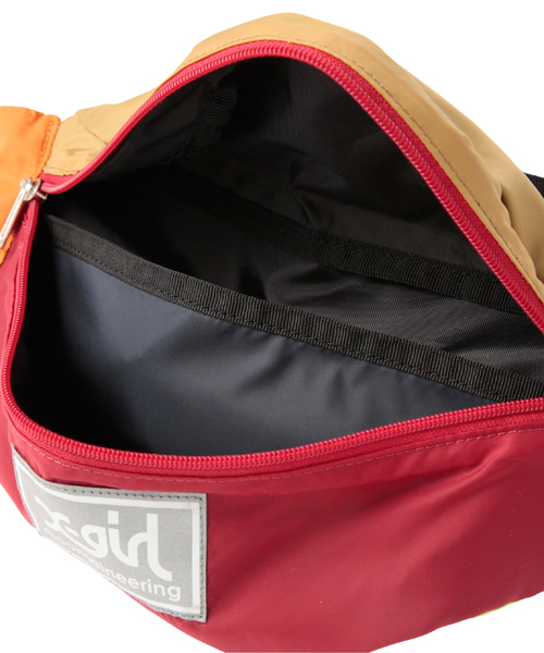 X-girl（エックスガール）の「LIGHT WEIGHT BODY BAG（ショルダーバッグ・レディース・マルチ/ブラック/ピンク/パープル・ONE SIZE）」の6枚目の写真