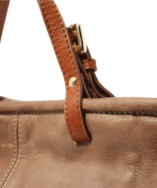 NANO universe（ナノユニバース）の「POPCORN/バイカラーハンドルトート（トートバッグ・レディース・グレイッシュベージュ/ライトブラウン/グレー/ブラック・FREE）」の7枚目の写真