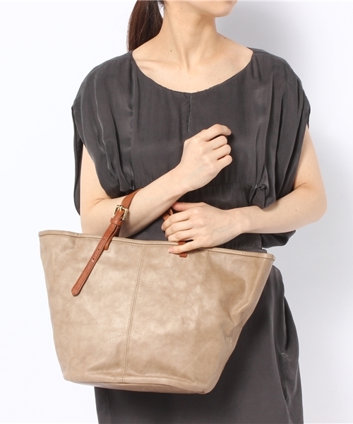 NANO universe（ナノユニバース）の「POPCORN/バイカラーハンドルトート（トートバッグ・レディース・グレイッシュベージュ/ライトブラウン/グレー/ブラック・FREE）」の11枚目の写真