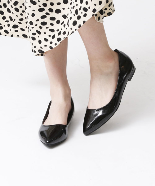 VIVIAN（ヴィヴィアン）の「シンプルプレーンフラットパンプス（パンプス・レディース・ブラック系その他/バーガンディー/その他5/ブラック系その他3/アクア/カラフル/スモークグレー/その他13/レオパード/ベージュ系その他3/ピンク系その他3/その他/グレー系その他4/イエロー系その他3/パイソン/グレー系その他6/その他30/ゴールド系その他4/シルバー系その他5/インディゴブルー・24.5/25.5/23/21.5/24/22/22.5/23.5/26/25）」の2枚目の写真