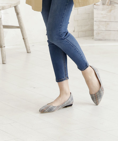 VIVIAN（ヴィヴィアン）の「シンプルプレーンフラットパンプス（パンプス・レディース・ブラック系その他/バーガンディー/その他5/ブラック系その他3/アクア/カラフル/スモークグレー/その他13/レオパード/ベージュ系その他3/ピンク系その他3/その他/グレー系その他4/イエロー系その他3/パイソン/グレー系その他6/その他30/ゴールド系その他4/シルバー系その他5/インディゴブルー・24.5/25.5/23/21.5/24/22/22.5/23.5/26/25）」の17枚目の写真