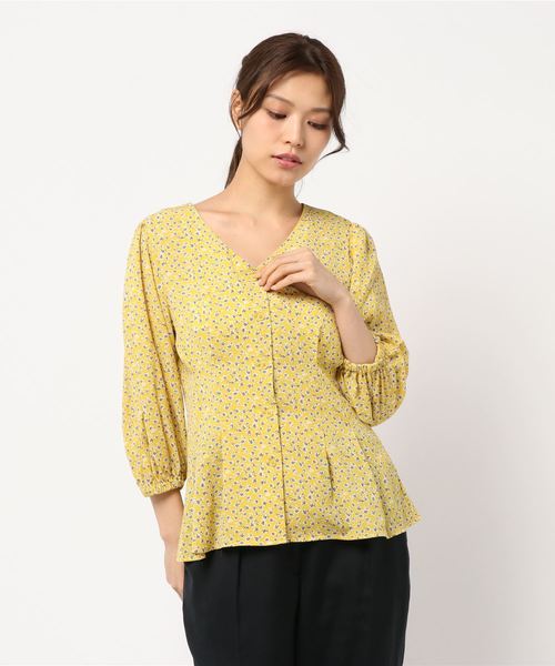 LOWRYS FARM(ローリーズファーム)の「ハナガラタックブラウス 826779(シャツ/ブラウス・レディース・ブラック/ネイビー/イエロー・FREE)」の3枚目の写真