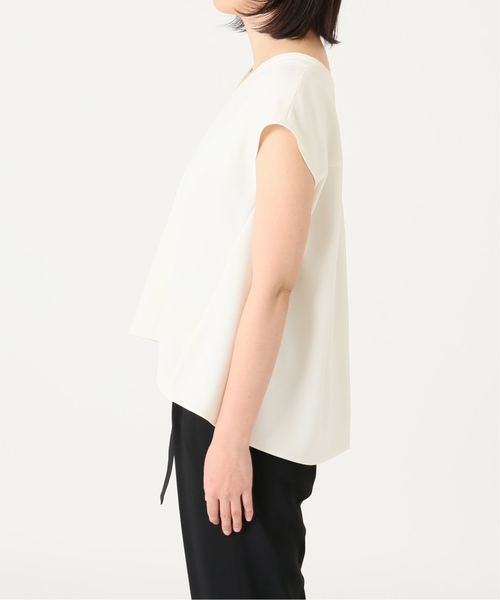 SLOBE IENA（スローブイエナ）の「Vネックブラウス×テーパードパンツセットアップ◆（その他パンツ・レディース・ブラック/ベージュ/ネイビー・36/38/40/S36/T38）」の4枚目の写真