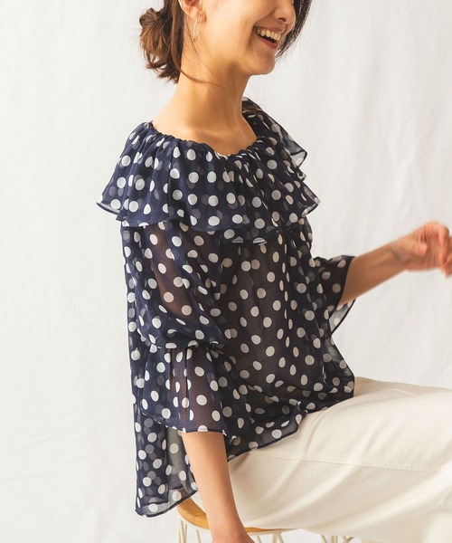 セール シャツ ブラウス トップス Naracamicie ナラカミーチェ のファッション Naracamicie ナラカミーチェ のシャツ ブラウス ドットプリントラッフルカラーオフショルダーブラウス 10 91 02 329 をセール価格で購入できます Naracamicie ドットプリント