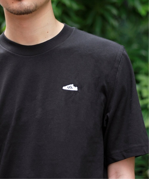 adidas(アディダス)の「adidas / アディダス MINI EMB TEE SUPERSTAR(Tシャツ/カットソー・メンズ・ブラック・SMALL/MEDIUM/LARGE)」の1枚目の写真