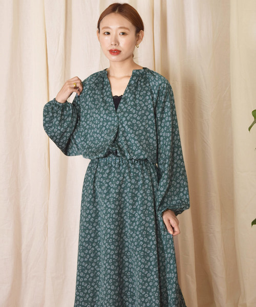 w closet(ダブルクローゼット)の「マットサテン花柄ティアードスカート(スカート・レディース・ブラウン/ダークグリーン・FREE)」の7枚目の写真