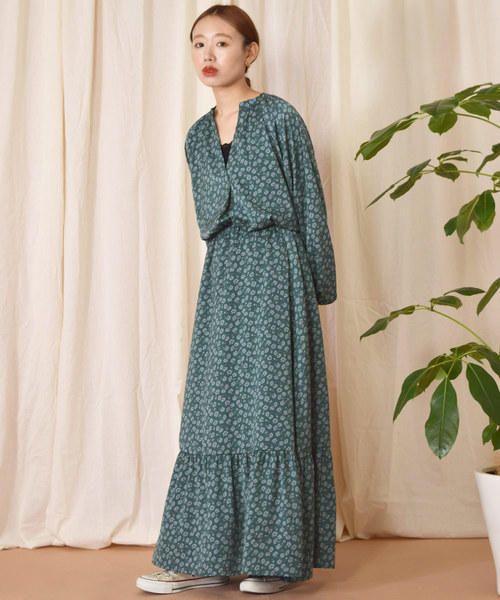 w closet(ダブルクローゼット)の「マットサテン花柄ティアードスカート(スカート・レディース・ブラウン/ダークグリーン・FREE)」の9枚目の写真