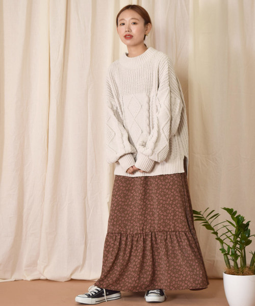 w closet(ダブルクローゼット)の「マットサテン花柄ティアードスカート(スカート・レディース・ブラウン/ダークグリーン・FREE)」の11枚目の写真