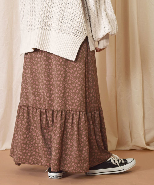 w closet(ダブルクローゼット)の「マットサテン花柄ティアードスカート(スカート・レディース・ブラウン/ダークグリーン・FREE)」の13枚目の写真