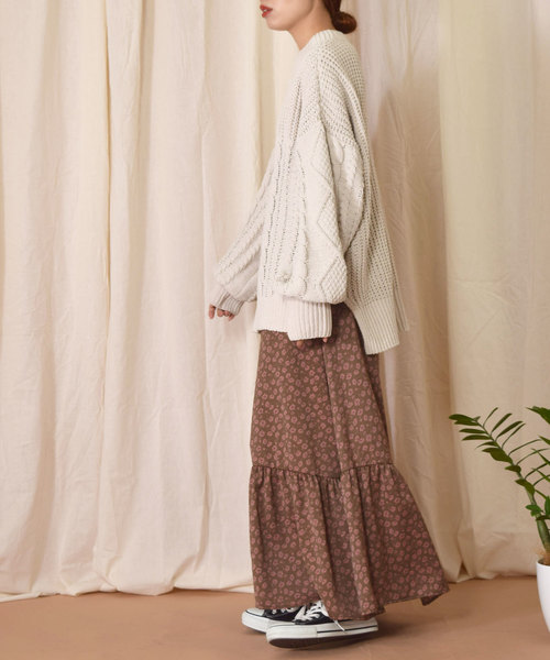 w closet(ダブルクローゼット)の「マットサテン花柄ティアードスカート(スカート・レディース・ブラウン/ダークグリーン・FREE)」の14枚目の写真