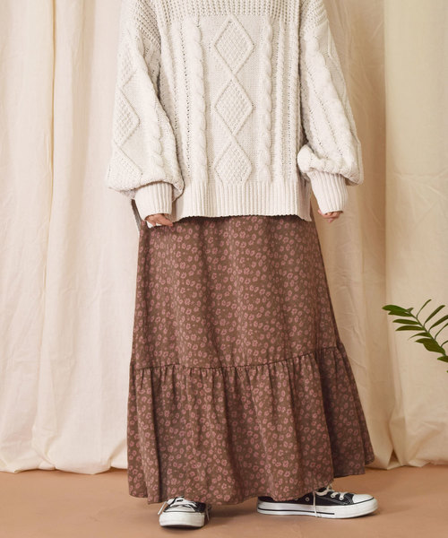 w closet(ダブルクローゼット)の「マットサテン花柄ティアードスカート(スカート・レディース・ブラウン/ダークグリーン・FREE)」の15枚目の写真