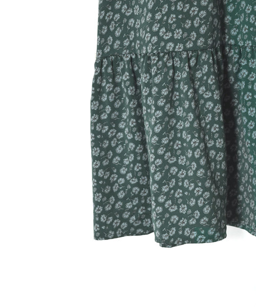 w closet(ダブルクローゼット)の「マットサテン花柄ティアードスカート(スカート・レディース・ブラウン/ダークグリーン・FREE)」の19枚目の写真