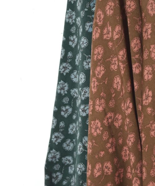 w closet(ダブルクローゼット)の「マットサテン花柄ティアードスカート(スカート・レディース・ブラウン/ダークグリーン・FREE)」の22枚目の写真