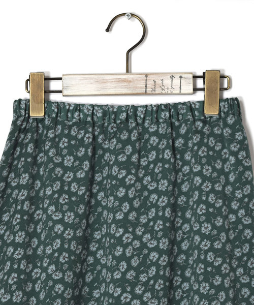 w closet(ダブルクローゼット)の「マットサテン花柄ティアードスカート(スカート・レディース・ブラウン/ダークグリーン・FREE)」の21枚目の写真