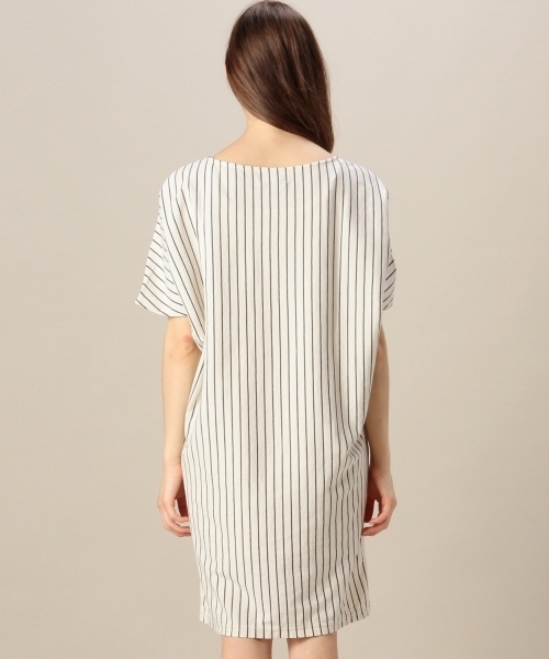 BEAUTY&YOUTH UNITED ARROWS（ビューティーアンドユースユナイテッドアローズ）の「BYSF ストライプ ヤッコワンピース ◆（ワンピース・レディース・オフホワイト/イエロー/ネイビー・フリー）」の4枚目の写真