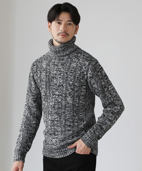 SPU（スプ）の「セミワイドシルエットケーブル編みタートルネックニット（ニット/セーター・メンズ・ワイン/キャメル/レッド系その他/ブルー系その他/ネイビー/インディゴブルー/ブルー/グリーン/カーキ/ベージュ/チャコール/モカ/杢グレー/グレー系その他/ブラック/ブラック系その他/オフホワイト/ホワイト系その他/ホワイト/グレー系その他2/ブルーグレー/ベージュ系/テラコッタ・S/M/L/XL）」の8枚目の写真