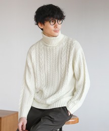 セミワイドシルエットケーブル編みタートルネックニット