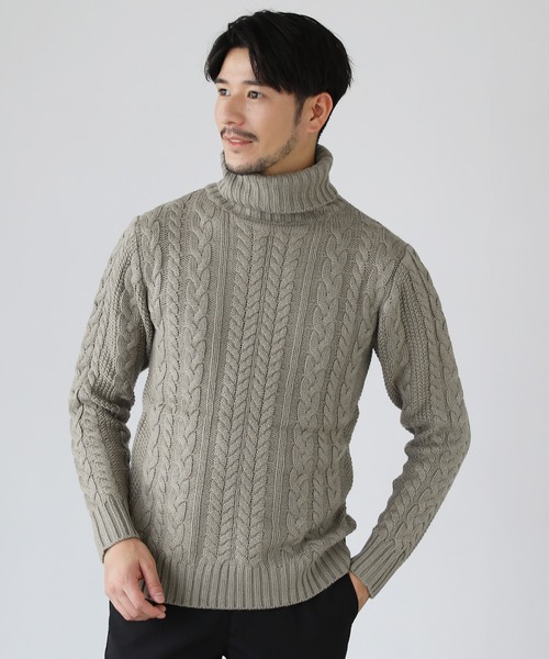 SPU（スプ）の「セミワイドシルエットケーブル編みタートルネックニット（ニット/セーター・メンズ・ワイン/キャメル/レッド系その他/ブルー系その他/ネイビー/インディゴブルー/ブルー/グリーン/カーキ/ベージュ/チャコール/モカ/杢グレー/グレー系その他/ブラック/ブラック系その他/オフホワイト/ホワイト系その他/ホワイト/グレー系その他2/ブルーグレー/ベージュ系/テラコッタ・S/M/L/XL）」の10枚目の写真