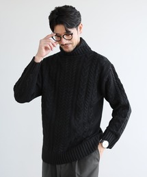 セミワイドシルエットケーブル編みタートルネックニット