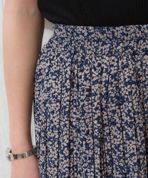 SpRay（スプレイ）の「花柄消しプリーツスカート（スカート・レディース・ブラック/ブルー・FREE）」の7枚目の写真
