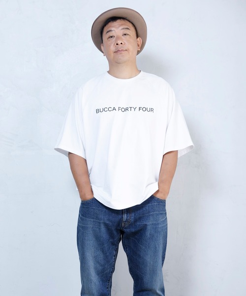 BUCCA 44(ブッカフォーティーフォー)の「【BUCCA 44】オーバーシルエットロゴカットソー(Tシャツ/カットソー・メンズ・ホワイト/カーキ・MEDIUM/LARGE/X-LARGE/XX-LARGE/XXX-LARGE)」の5枚目の写真