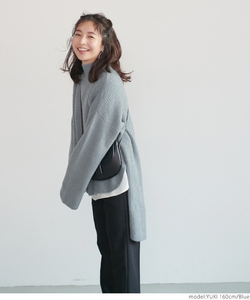 coca（coca）（コカ）の「ラウンドヘムニットトップス（ニット/セーター・レディース・ブルー/アイボリー・ONE SIZE）」の3枚目の写真