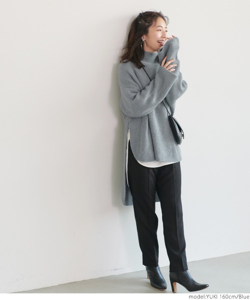 coca（coca）（コカ）の「ラウンドヘムニットトップス（ニット/セーター・レディース・ブルー/アイボリー・ONE SIZE）」の4枚目の写真