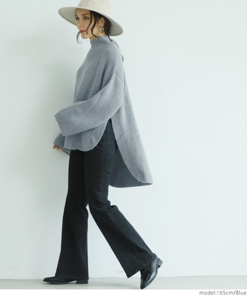 coca（coca）（コカ）の「ラウンドヘムニットトップス（ニット/セーター・レディース・ブルー/アイボリー・ONE SIZE）」の7枚目の写真