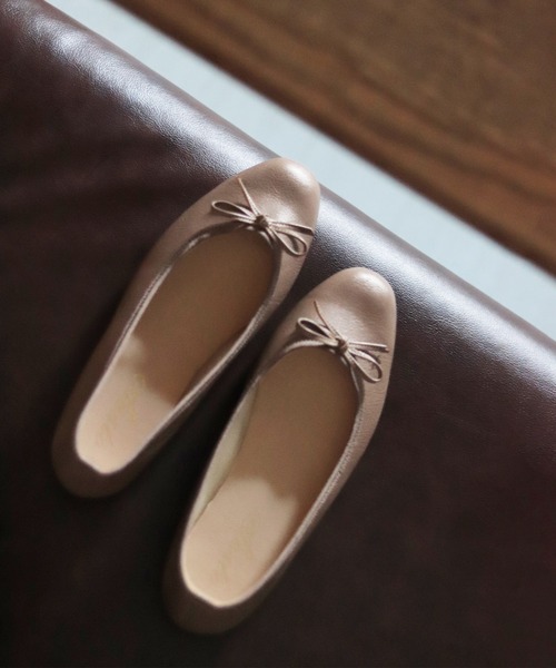 SESTO(セスト)の「ふわふわクッションやわらか素材スクエアトゥバレエシューズ(バレエシューズ・レディース・ブラック/ダークブラウン/パープル/シルバー/アイボリー/ゼブラ/グレイッシュベージュ・22.5cm/23.5cm/24.5cm/23.0cm/24.0cm/25.0cm/22.0cm)」の4枚目の写真